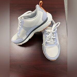 Vionic Dashell Sneakers in Blue Haze Size 9.5